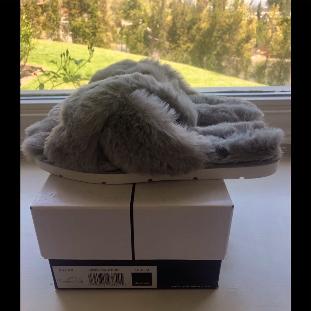 Dolce Vita Pillar Grey Faux Fur Slippers. NWT.